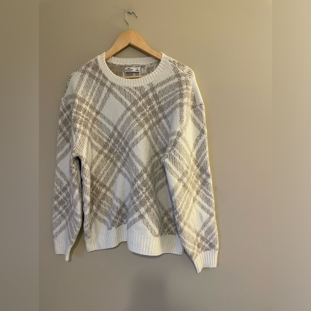 Hollister woman’s neutral beige plaid pattern SOFT warm baggy sweater S NWOT